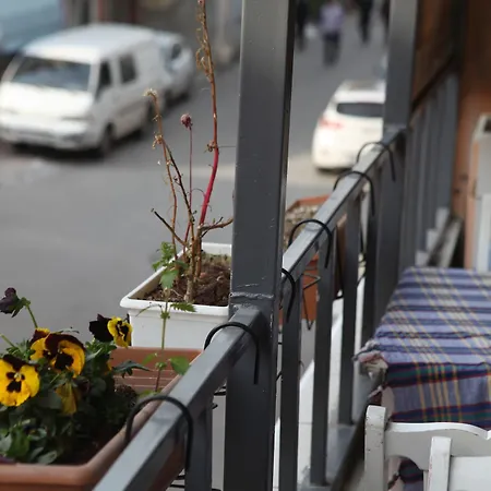 Rooster Hostel İzmir