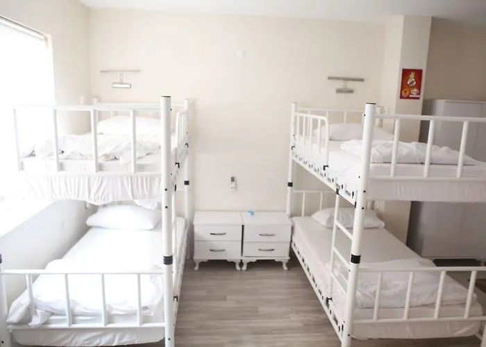 Hostel Rooster Σμύρνη