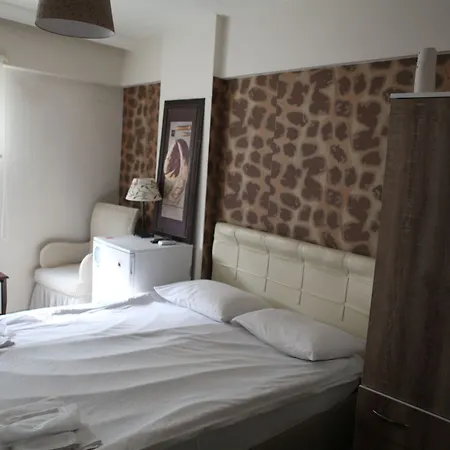 Rooster Hostal Esmirna