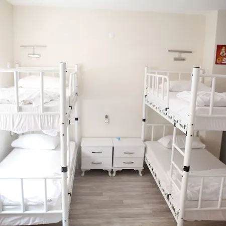 Hostal Rooster Esmirna